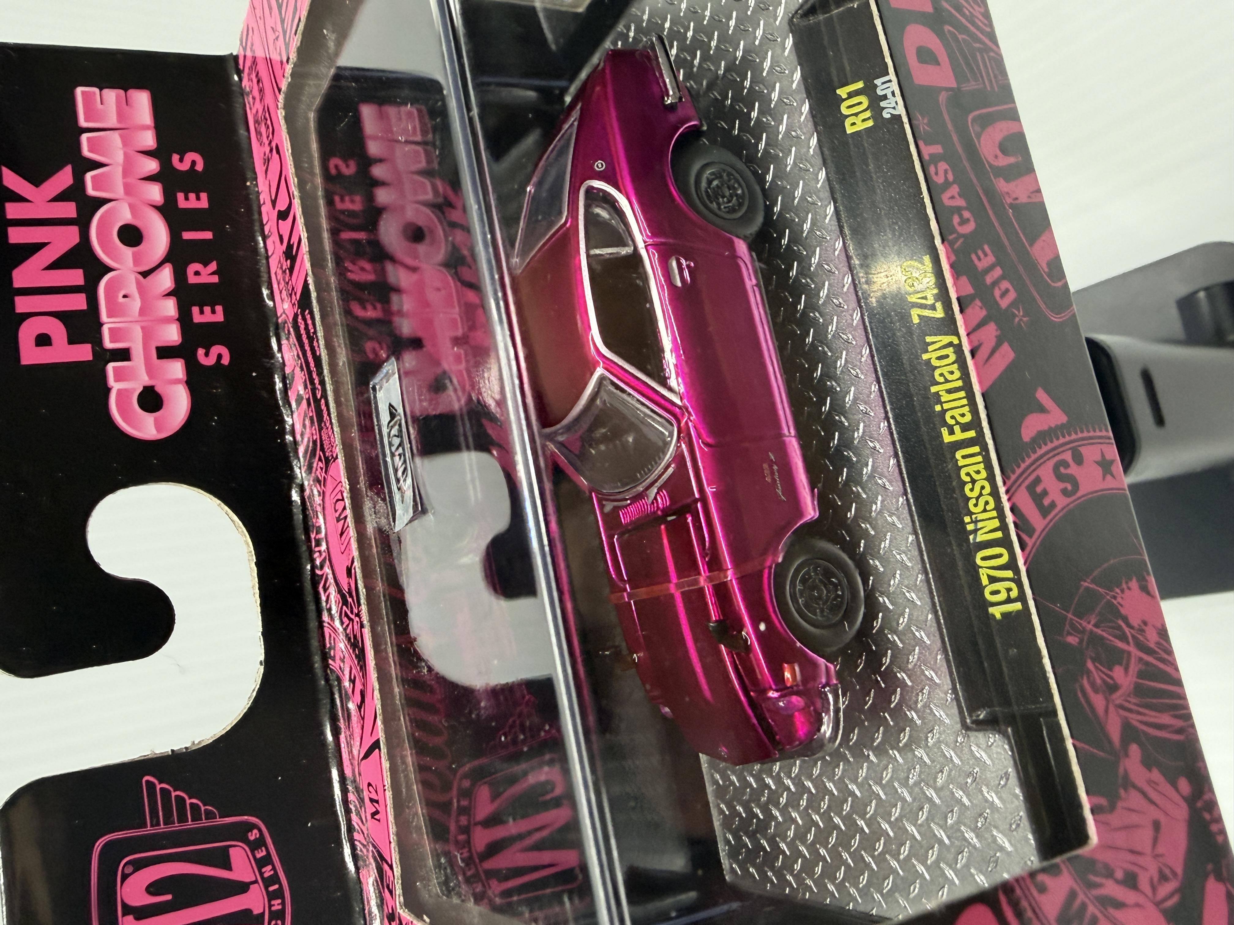 M2 Machines 1970 Nissan Fairlady Z432 — Metallic pink chrome